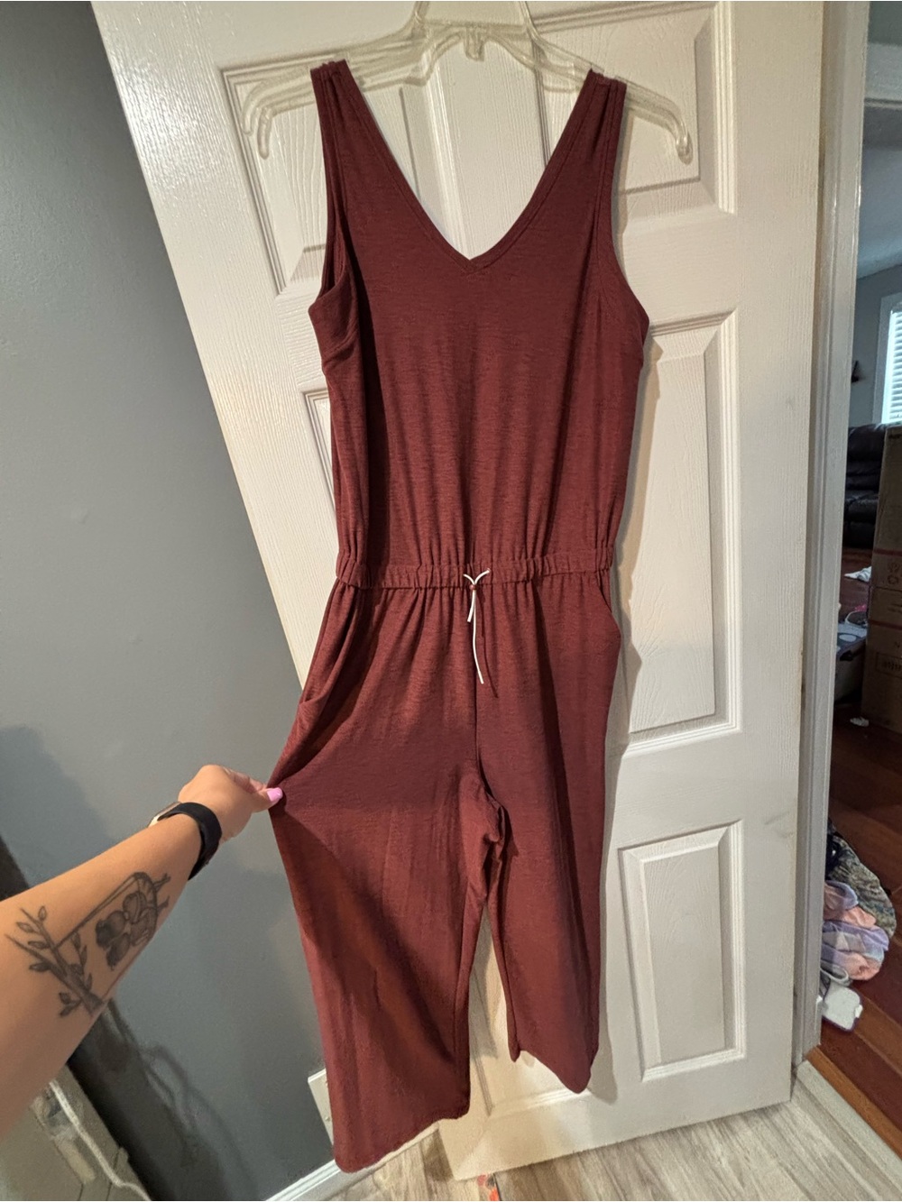 Casual Sleeveless V-Neck Jumpsuit in Deep Maroon